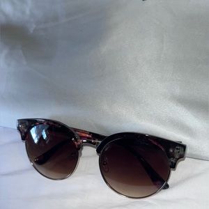Chi-Chi colored tortoise fashion sunglasses
